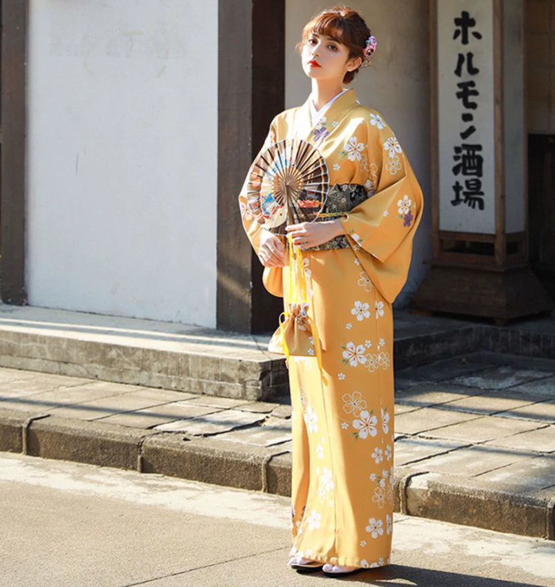 Modernisierter Kimono für junge Damen – Bild 4 | LuxeStyle