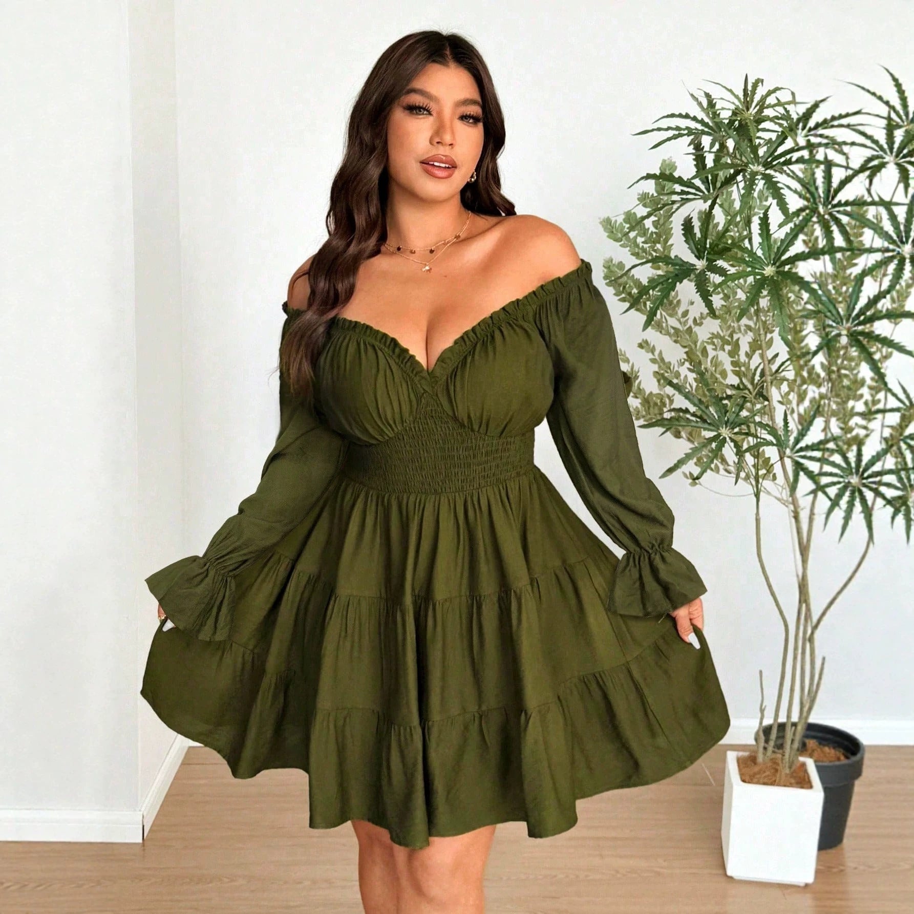 Kurzes V-Ausschnitt-Kleid