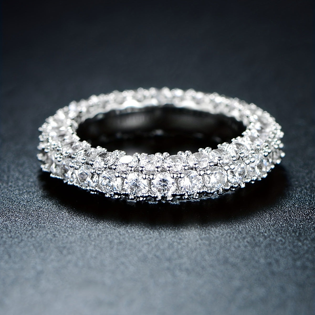 Minimalistischer Zirkon-Ring mit drei Steinen – Bild 6 | LuxeStyle