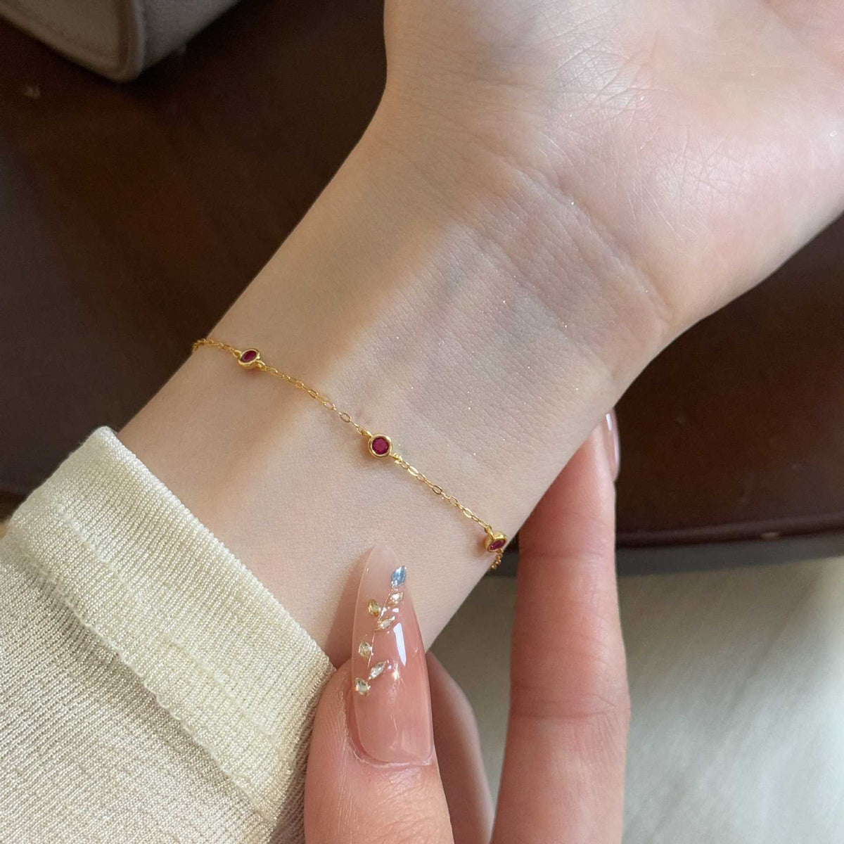 S925 Sterling Silber Armband mit Mini-Rubin | LuxeStyle