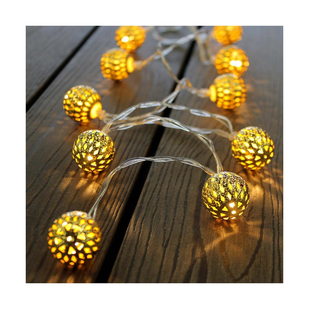 Goldene LED-Lichterkette: Edler Glanz für festliche Momente