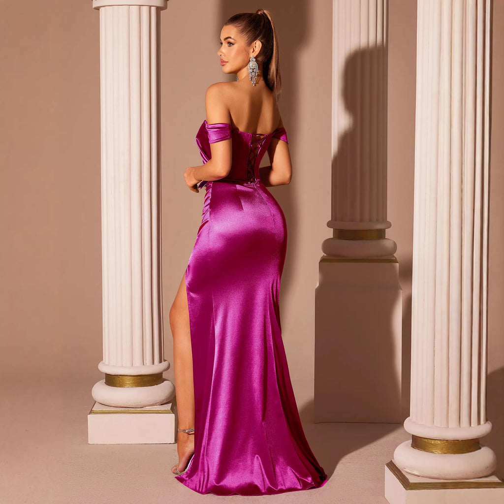 Rosenrotes Satin-Abendkleid mit Off-Shoulder – Bild 2 | LuxeStyle