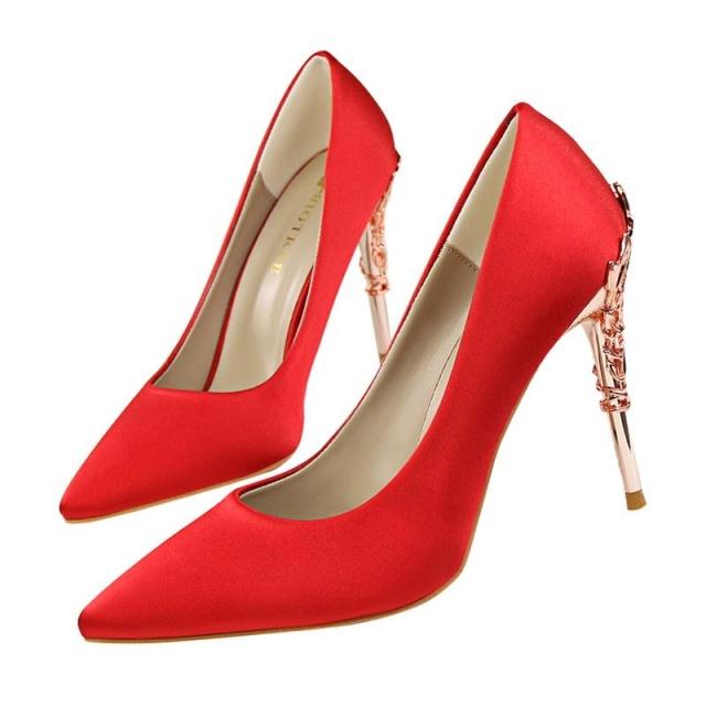 Elegante High Heels mit Metall-Akzent