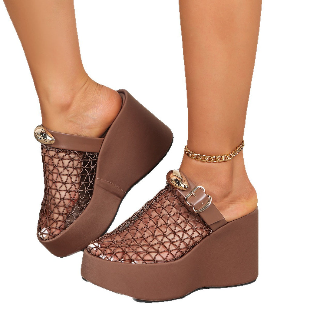 Offene Sandalen mit Metallschnalle und dicker Sohle – Bild 4 | LuxeStyle
