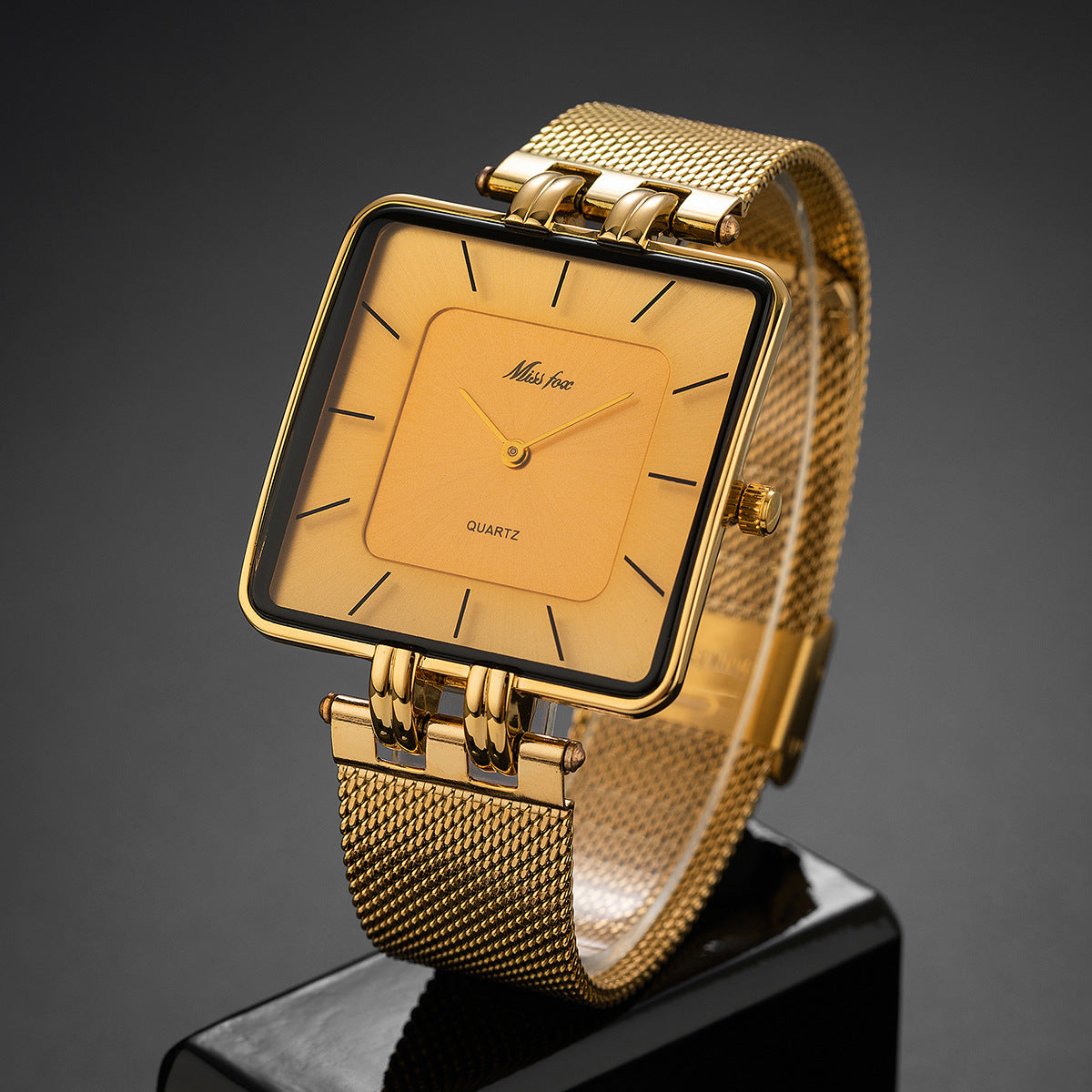 Klassische Minimalistische Quarzuhr mit Mesh-Armband