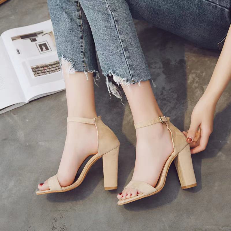 Sommer-Sandalen mit Peep-Toe und Blockabsatz – Bild 11 | LuxeStyle