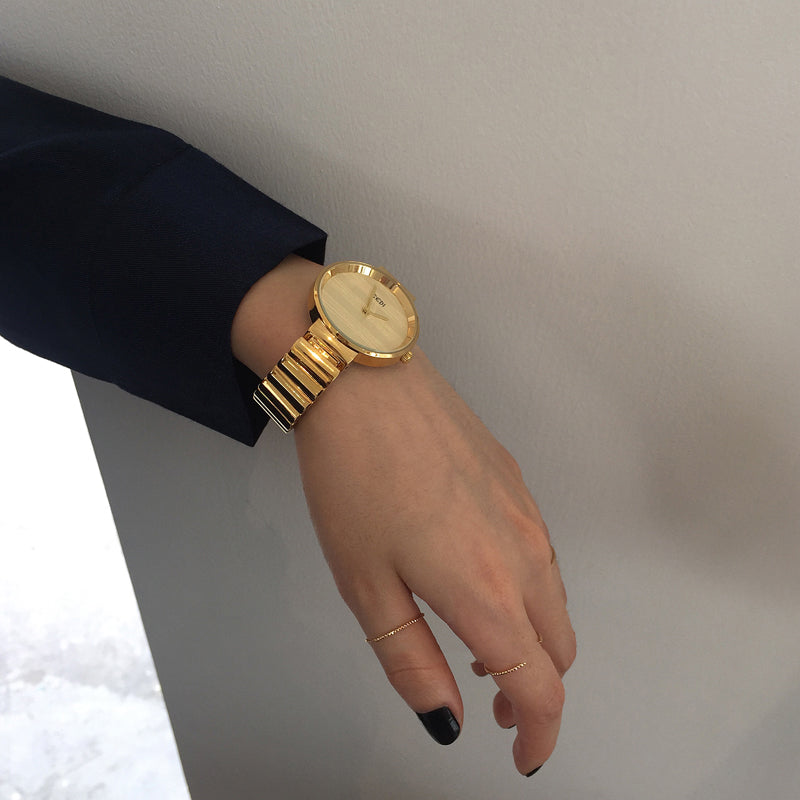 Goldene Damenuhr mit Quarzwerk – Bild 2 | LuxeStyle
