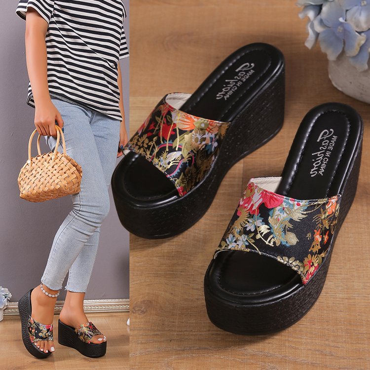 Keilabsatz-Sandalen mit Plateau