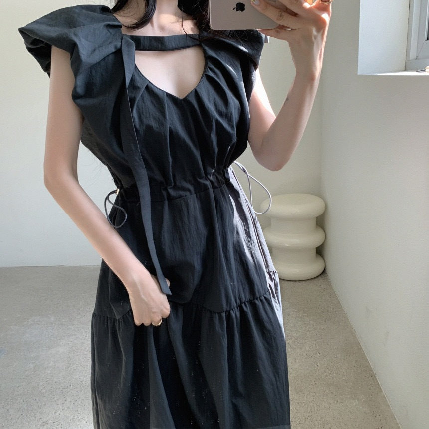 Elegantes Plissée-Kleid mit Rüschensaum