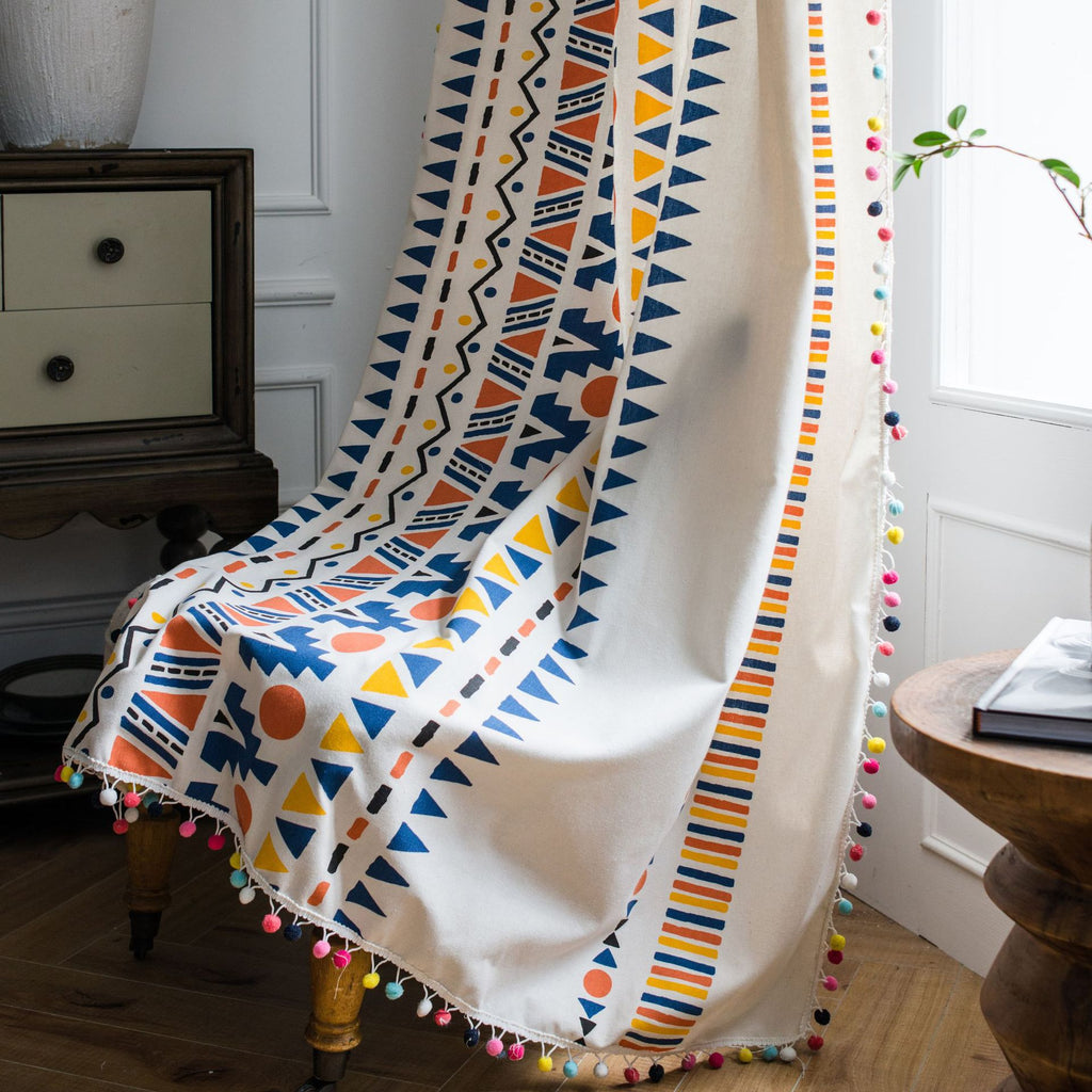 Bunte Vorhänge im Bohème-Stil