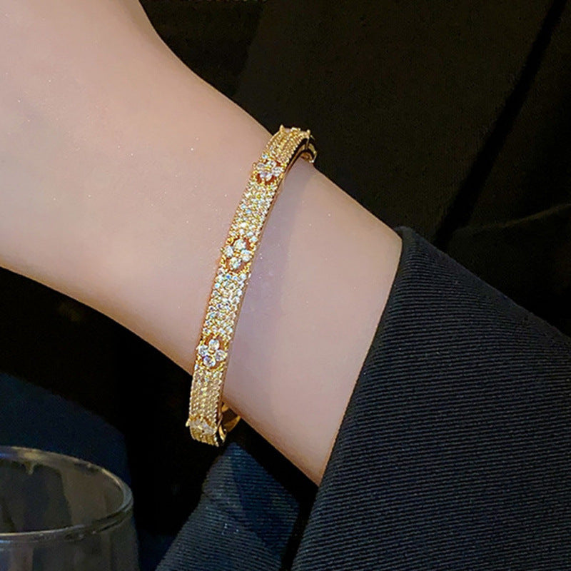 Blumen Armband mit Zirkonia – Bild 7 | LuxeStyle