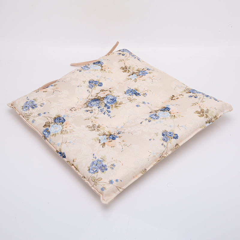 Kissen mit Blumenmuster und Bindegürtel