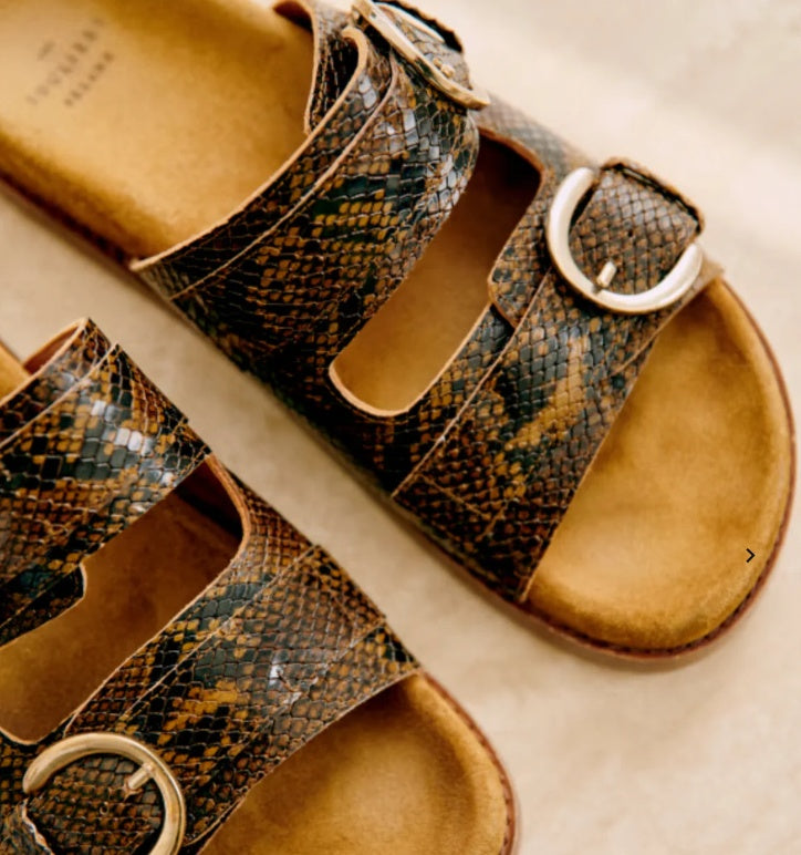 Sandalen mit doppelter Schnalle – Bild 8 | LuxeStyle