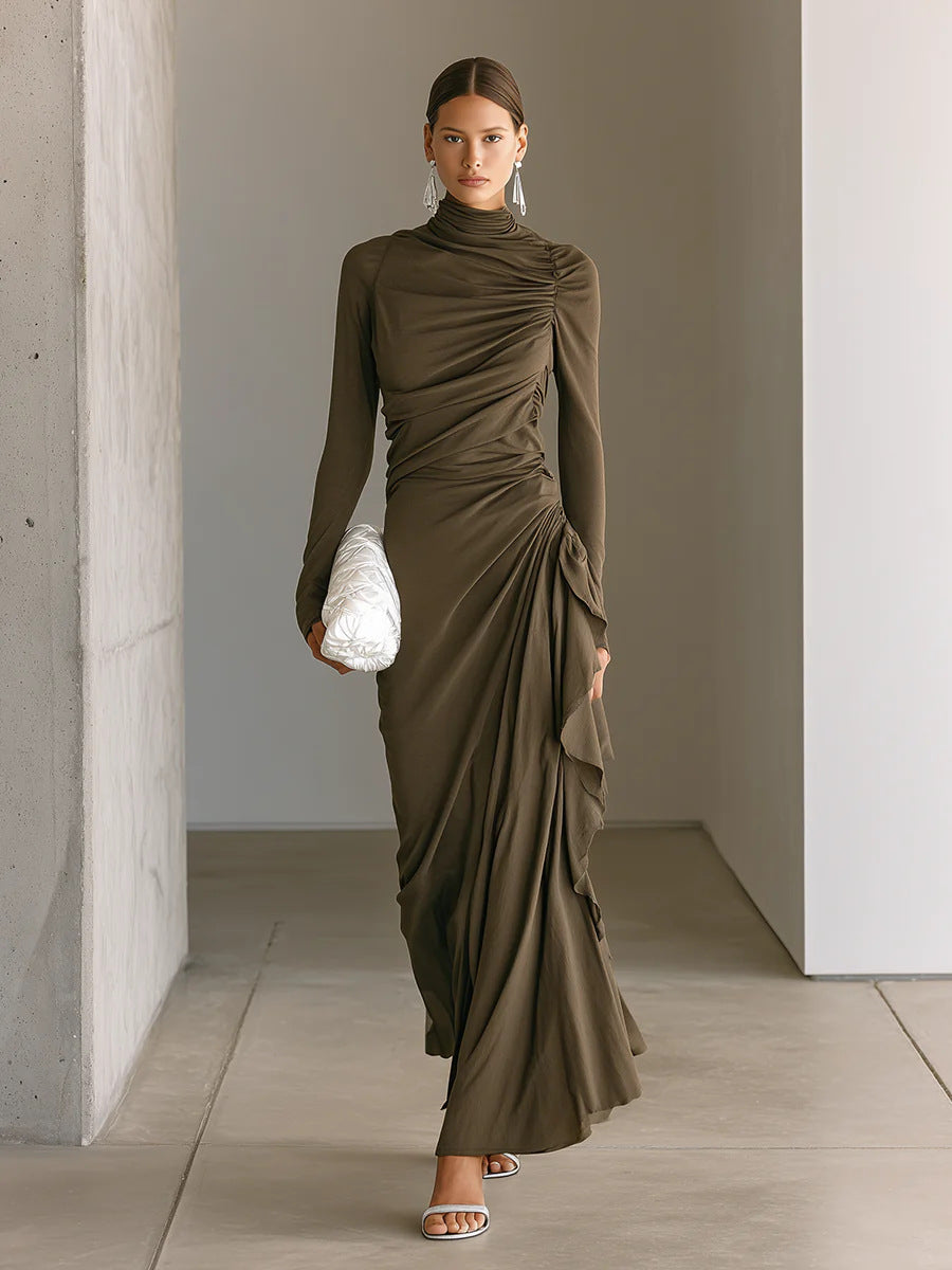 Elegantes, hochgeschlossenes Plissee-Kleid