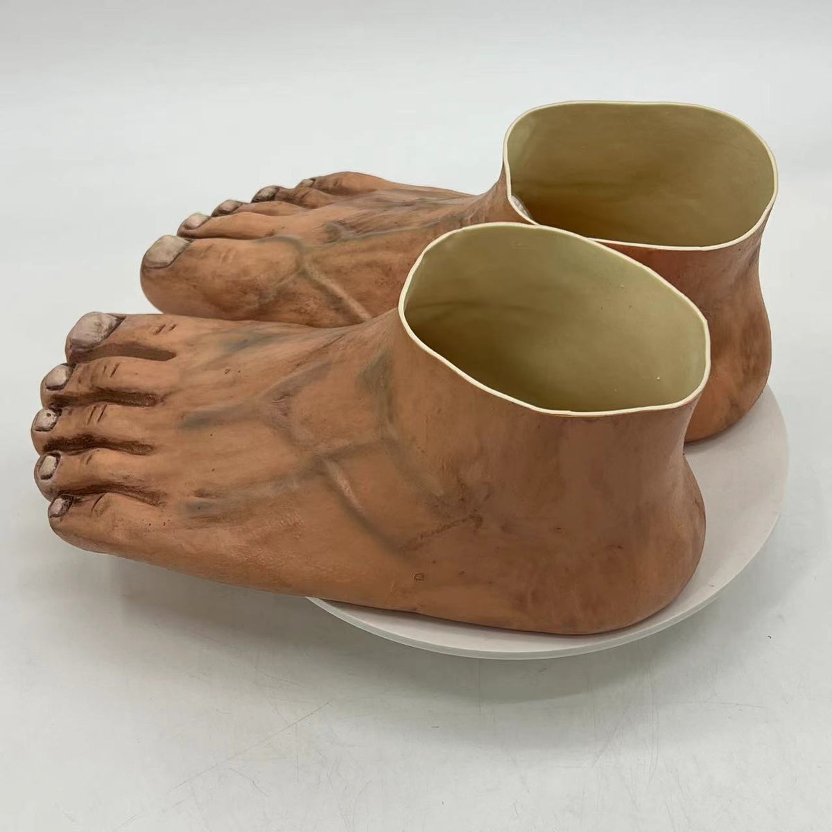 Caveman-Finken aus Latex – Bild 5 | LuxeStyle