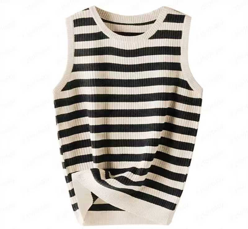 Gestreiftes Stricktop mit Rundhals
