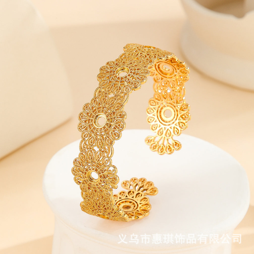Goldener Blumenarmreif – Bild 4 | LuxeStyle