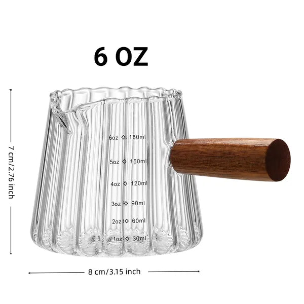 Mini Kaffeetasse aus Glas mit Holzgriff