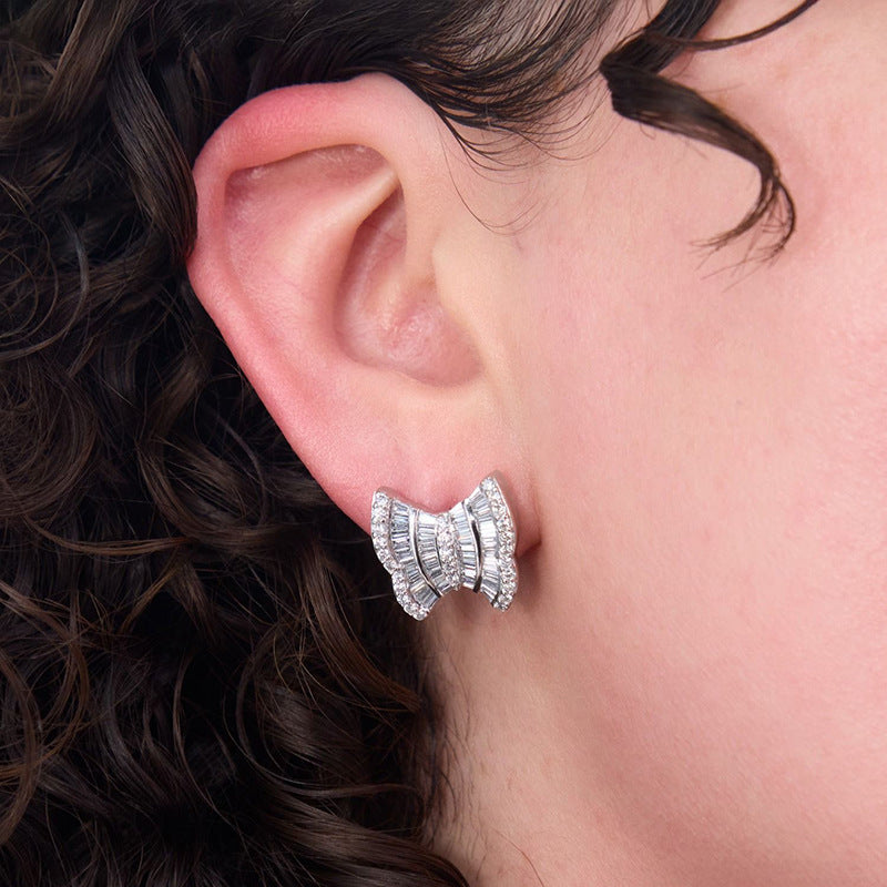 Elegante Ohrringe mit Schmetterling und Schleife – Bild 4 | LuxeStyle