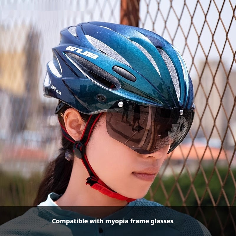 Mountainbike-Helm mit integrierter Brille