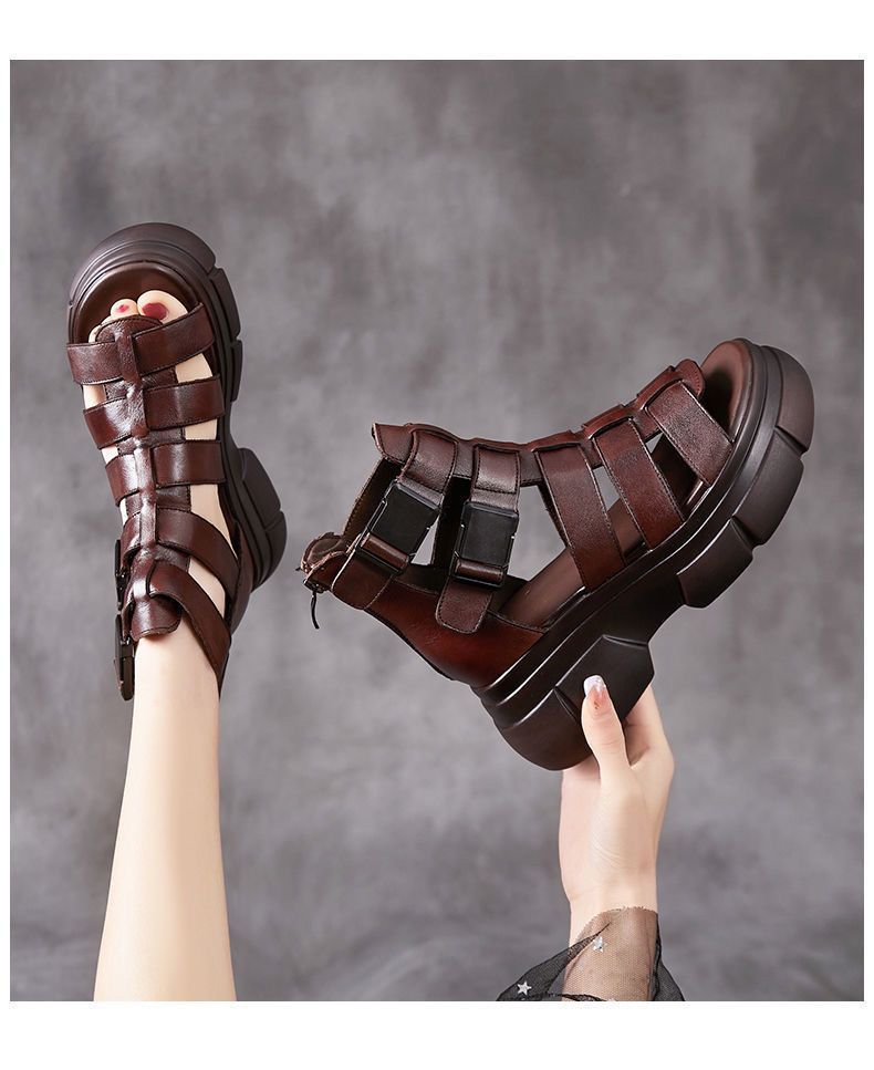 Retro-Sandalen aus Lederimitat mit Lochmuster – Bild 12 | LuxeStyle