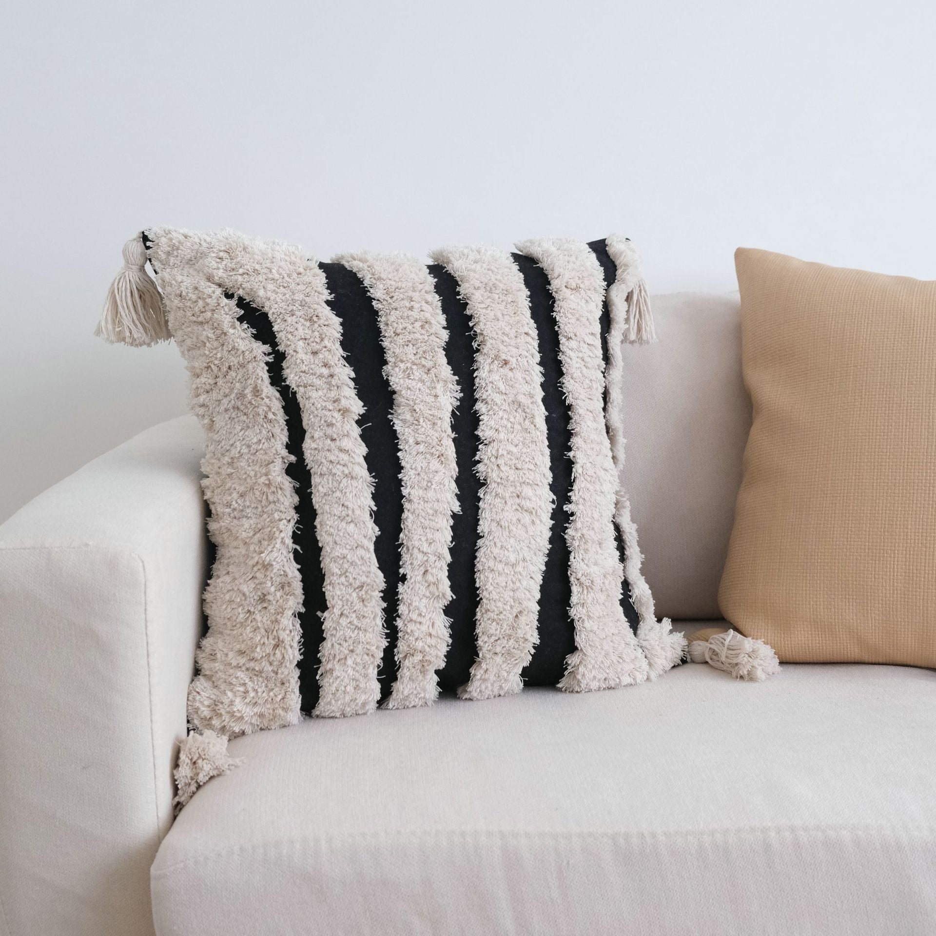 Kissenbezug mit Quasten – Beige/Schwarz