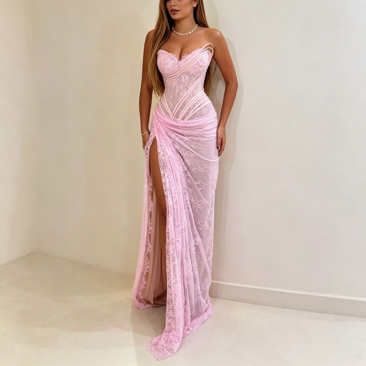 Elegantes trägerloses Maxikleid mit Spitze – Bild 2 | LuxeStyle