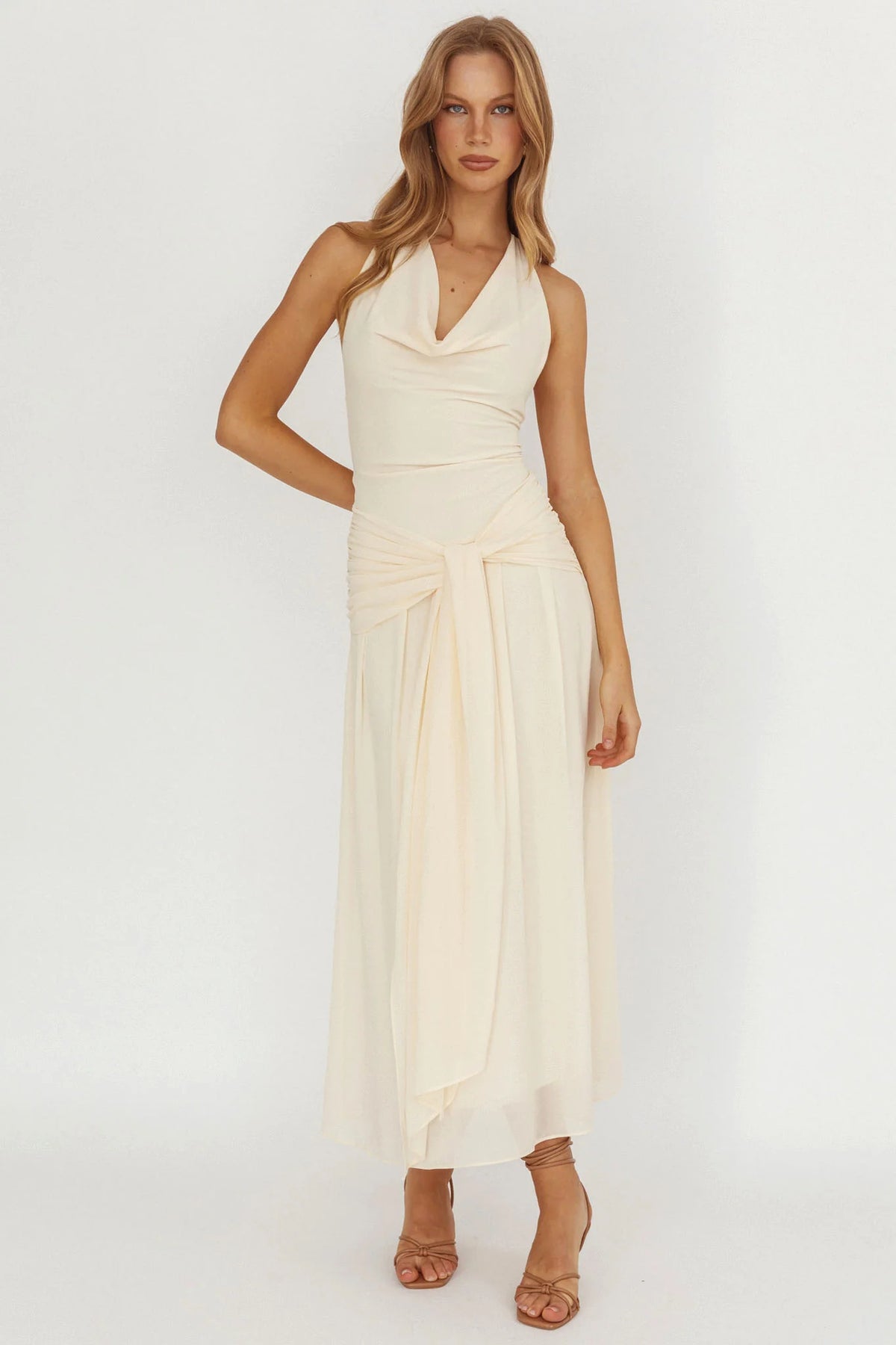Elegantes Halterneck Maxikleid – Bild 2 | LuxeStyle
