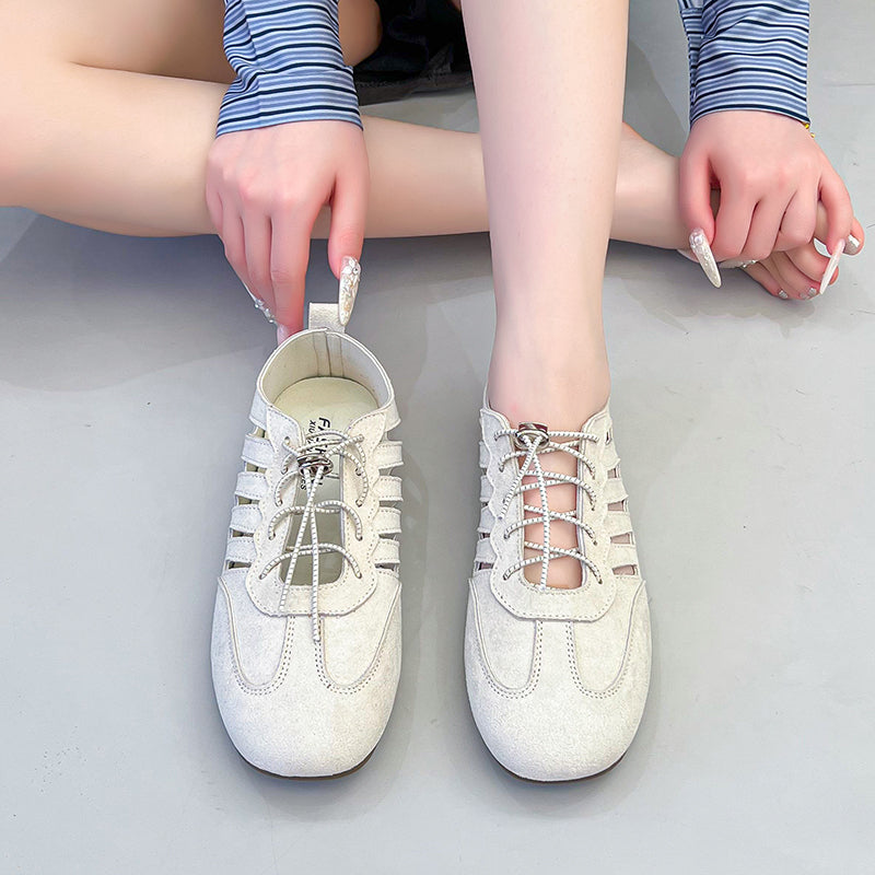 Französische Mary Janes mit Lochmuster