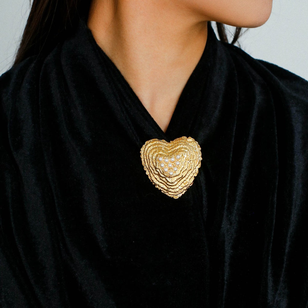 Herzförmige Rot-Agate-Brosche | LuxeStyle