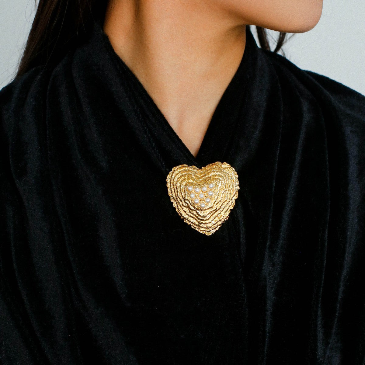 Herzförmige Rot-Agate-Brosche | LuxeStyle