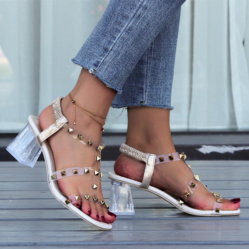 Sandalen mit Nietenriemen und Blockabsatz – Bild 3 | LuxeStyle