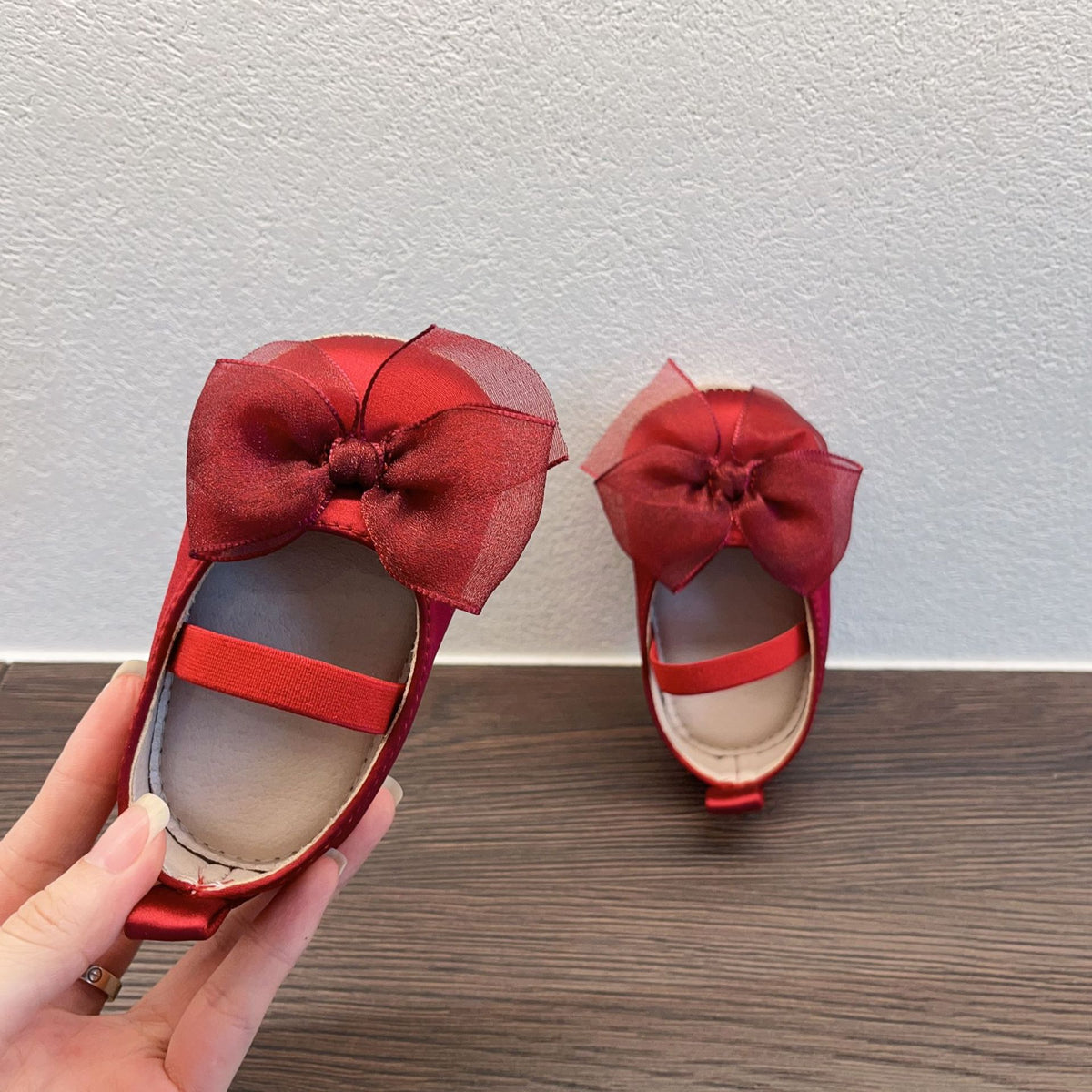 Softe Kinderschuhe mit Schleife – Bild 3 | LuxeStyle
