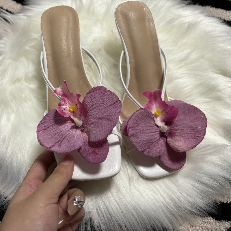 Stylische Blumen-Badesandalen – Bild 4 | LuxeStyle