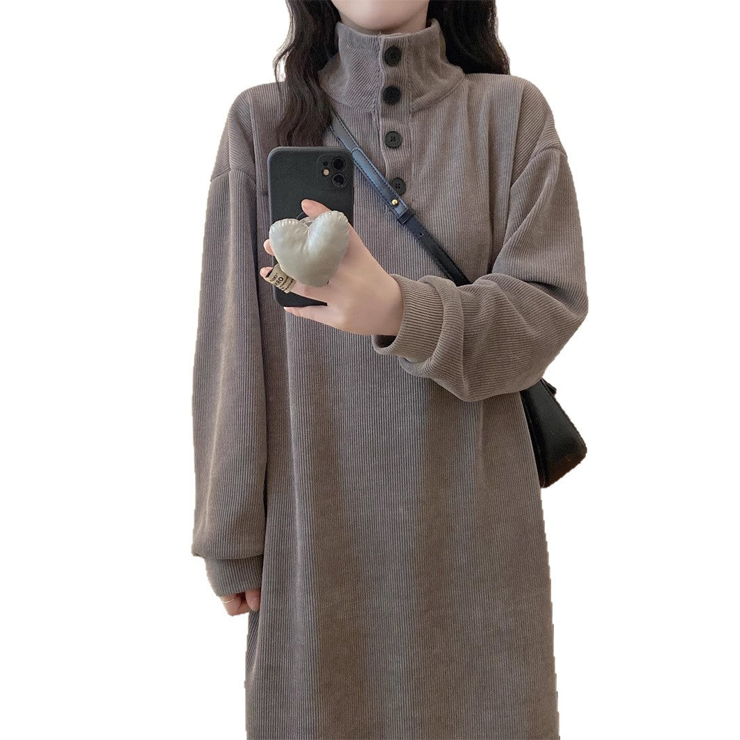 Rollkragen-Maxikleid mit Knöpfen