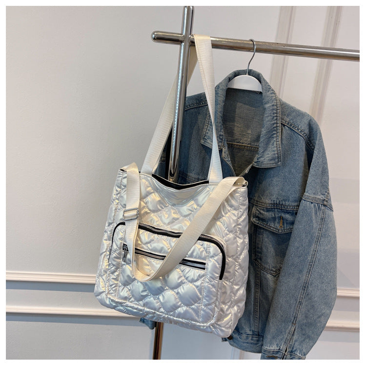 Umhängetasche für Pendlerinnen – Bild 8 | LuxeStyle