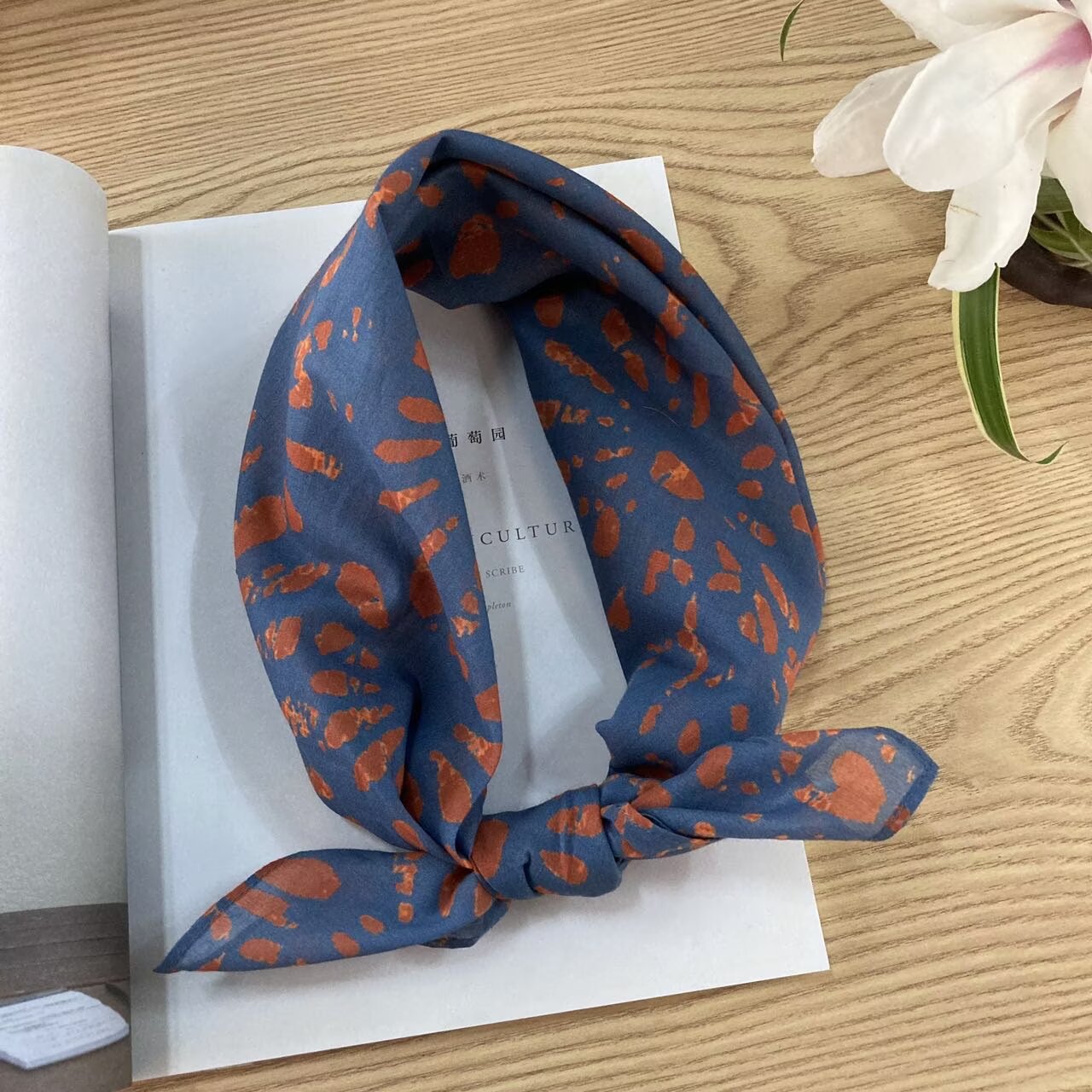 Quadratisches Baumwoll-Seidentuch mit Blumenmuster