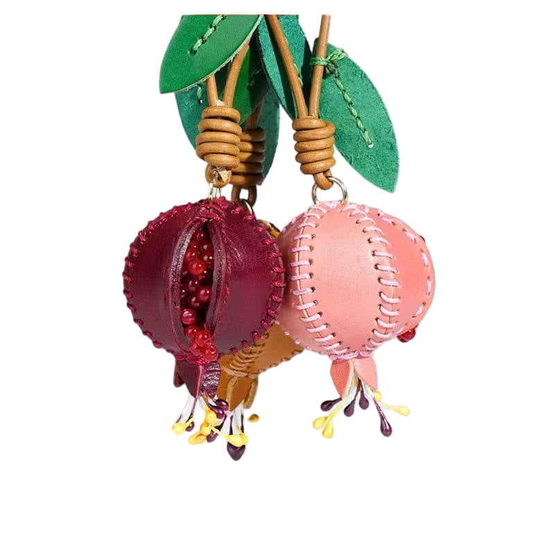 Leder-Schlüsselanhänger mit Frucht-Motiv – Bild 2 | LuxeStyle