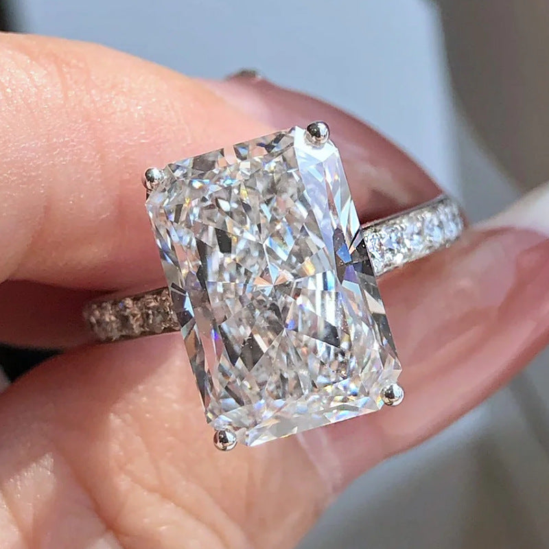 Minimalistischer Ring mit weissem Strasssteinen – Bild 3 | LuxeStyle