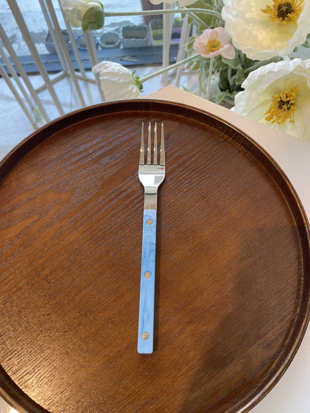 Mehrfarbiges Besteckset im französischen Stil