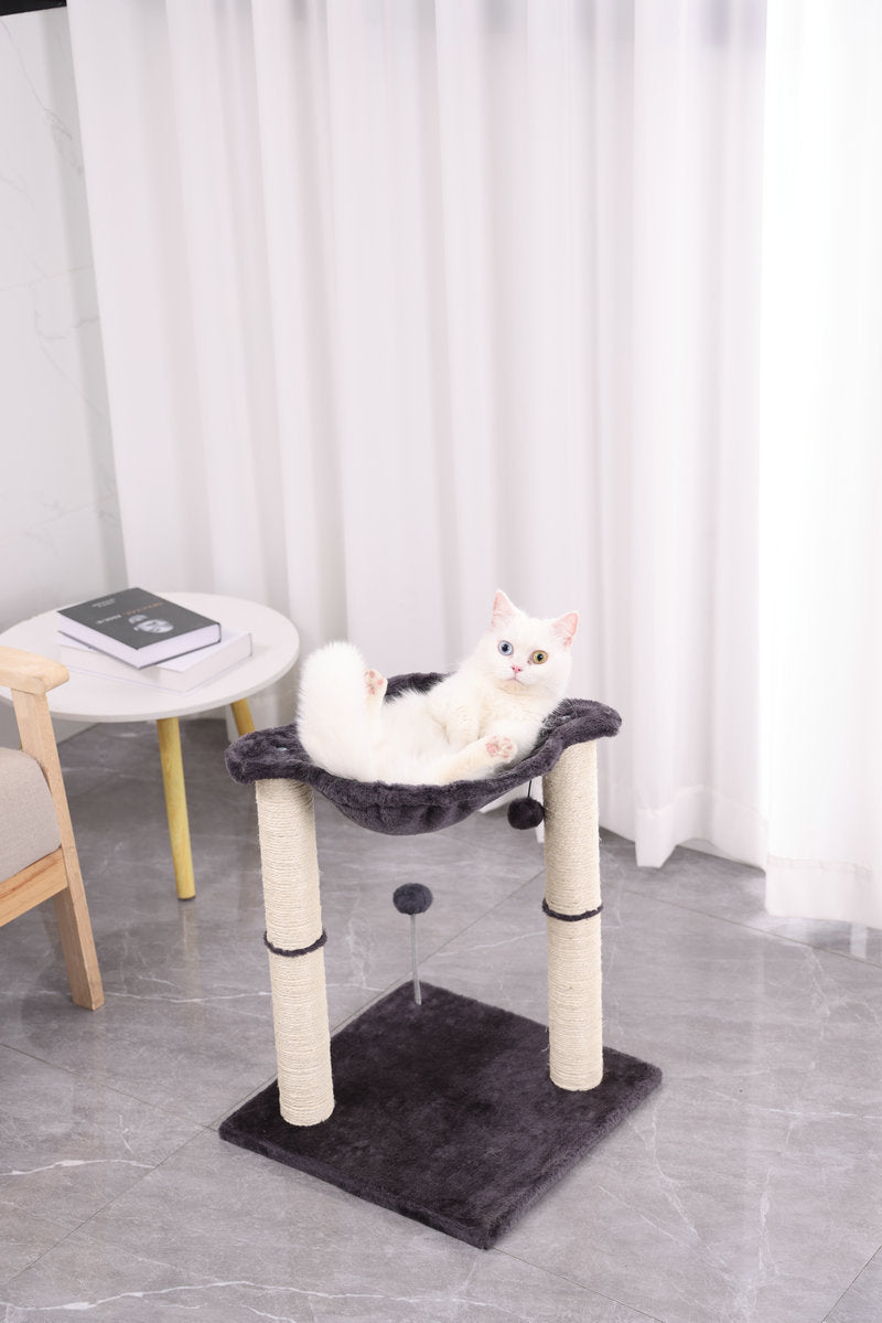 Kratzbaum mit Kuschelhöhle