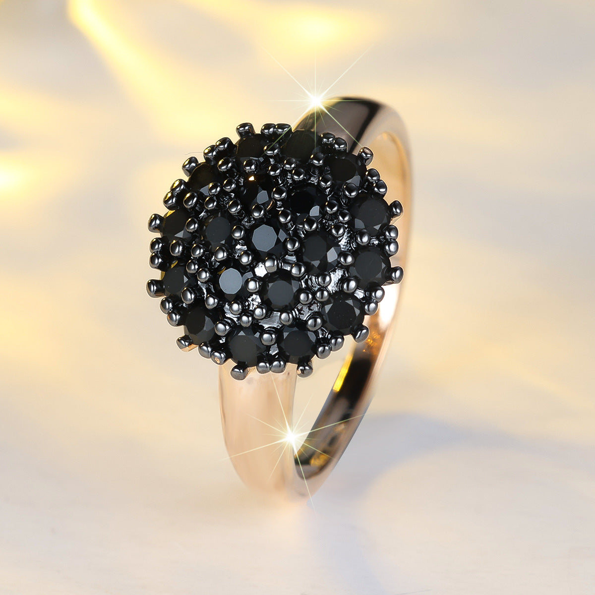 Funkelnder Bicolor-Blumenring mit Zirkonia