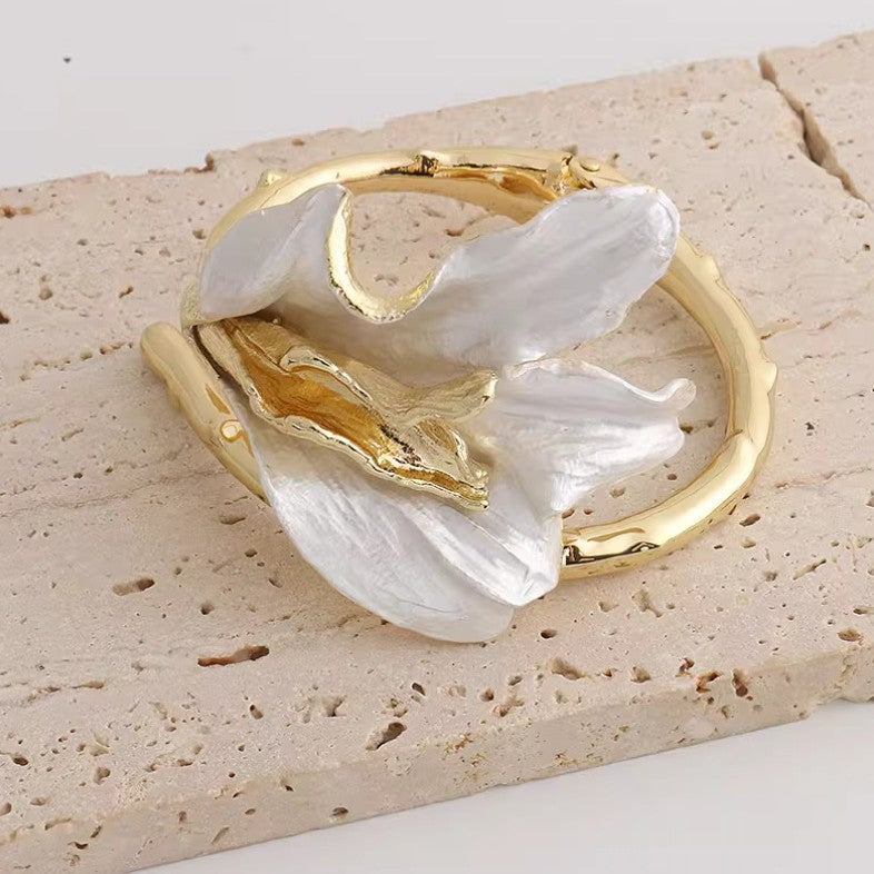 Metall Armreif mit Hufeisen-Glockenblumen – Bild 5 | LuxeStyle
