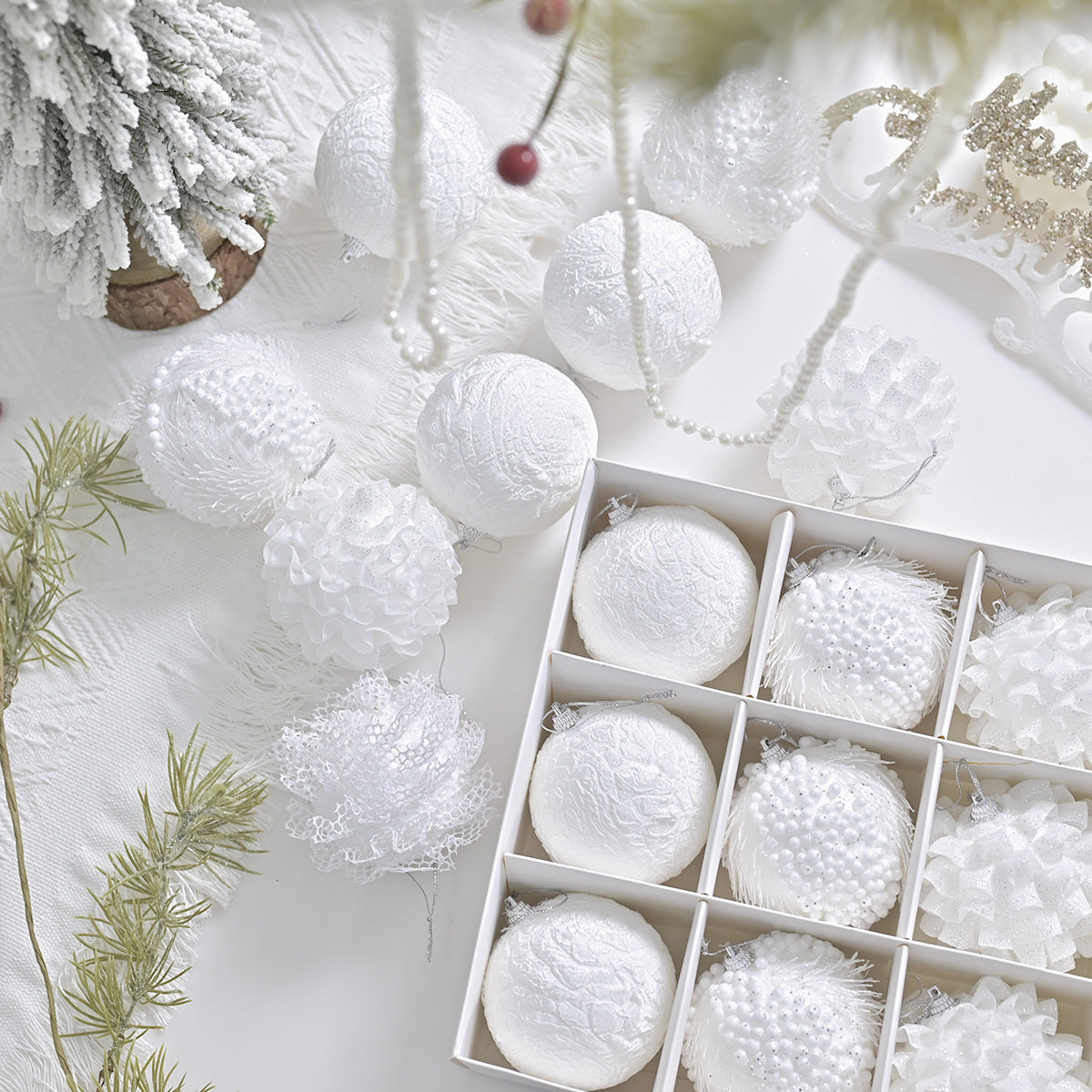 Glitzernder Weihnachtsball aus Schaumstoff – Bild 3 | LuxeStyle