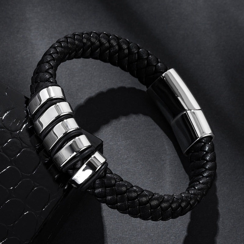 Lederarmband aus Titanstahl – Bild 1 | LuxeStyle