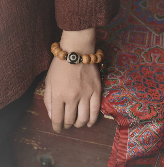 Armband mit Bodhi-Samen und Dzi-Perlen – Bild 3 | LuxeStyle