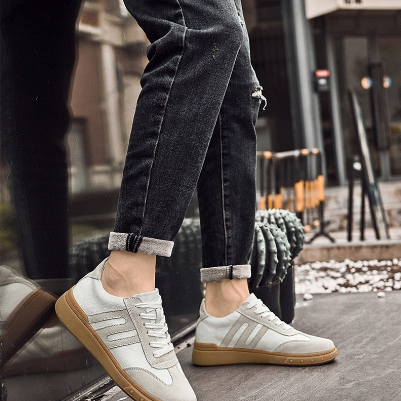 Sneaker aus Echtleder mit dezenter Absatzerhöhung
