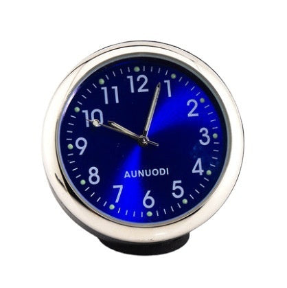 Leuchtende Auto-Uhr: Zeit nachts klar ablesen.