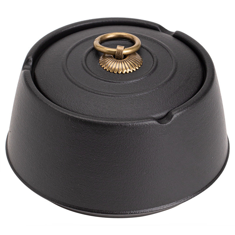 Aschenbecher mit Deckel