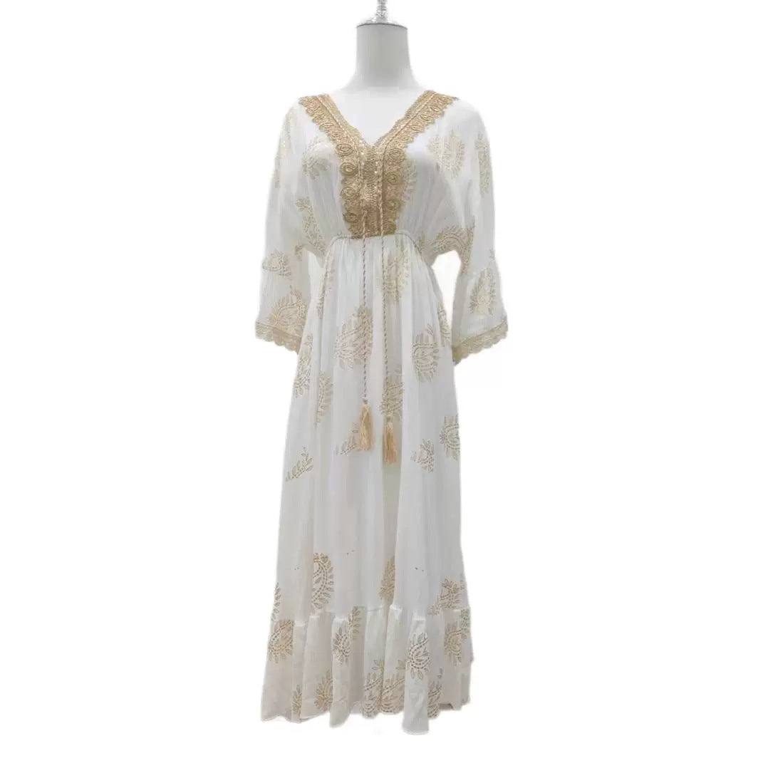 Malaiisch-indonesisches Kleid mit Goldprägung